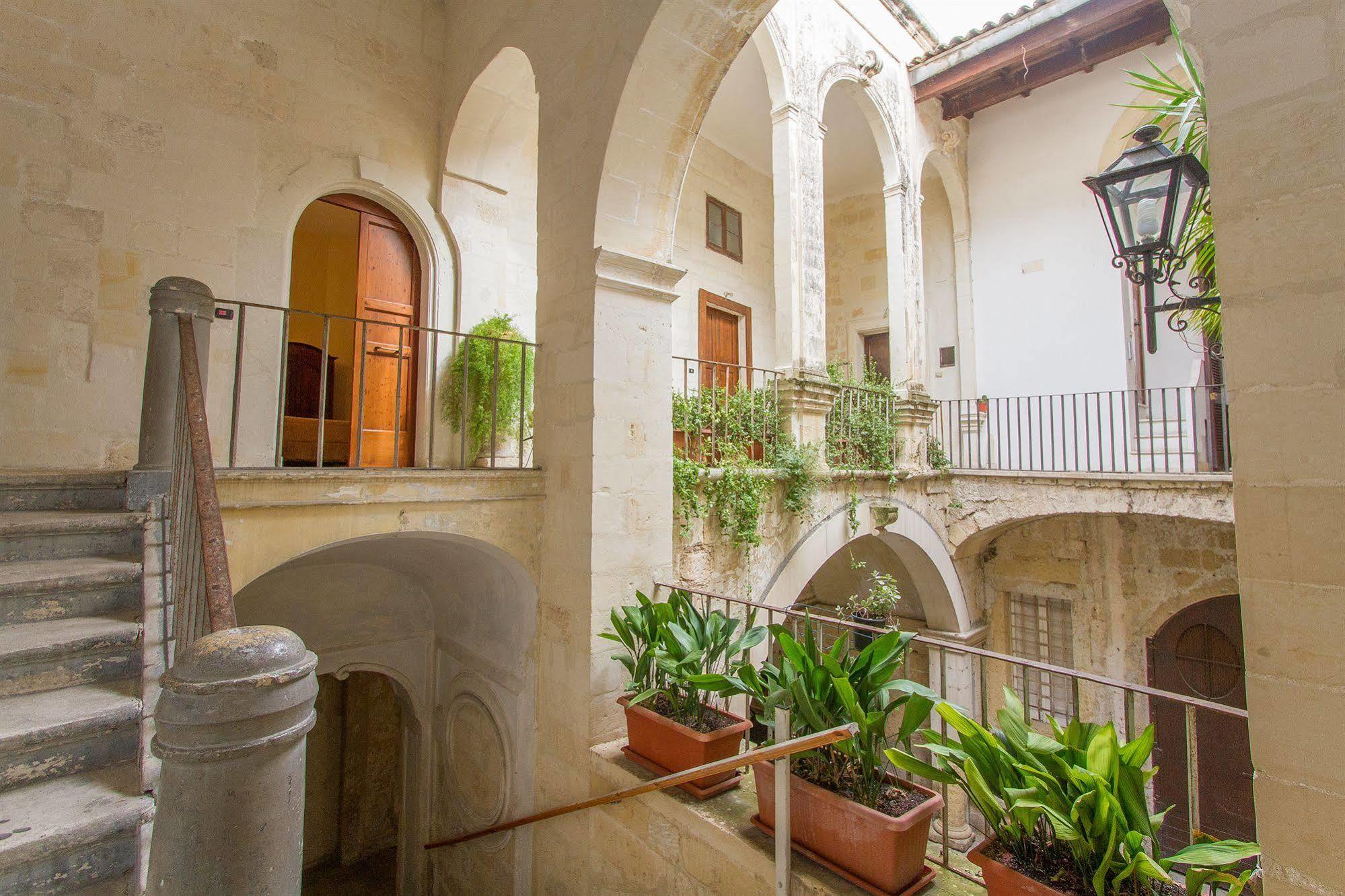 B&B Casa Li Santi Lecce Eksteriør billede